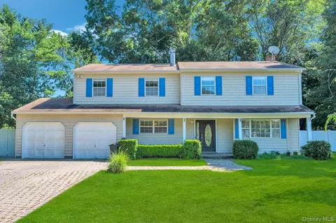 28 Niewood, Ridge, NY 11961