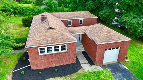11 Willow Ln, New Windsor, NY 12553