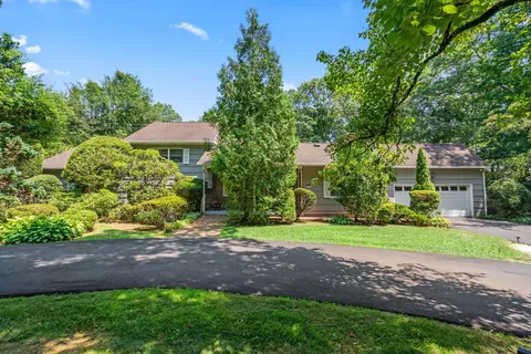 6 Craig Dr, Huntington Station, NY 11746