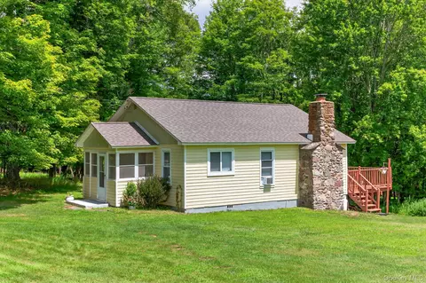 49 Caston Rd, Greenfield Park, NY 12435