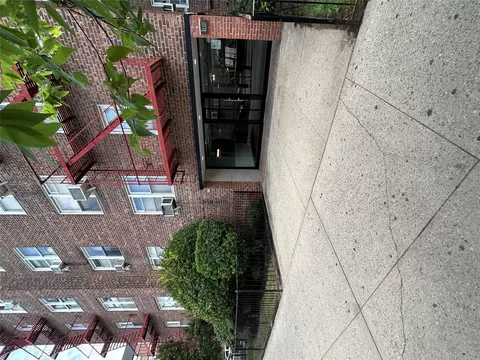33-05 90 St #4K, Jackson Heights, NY 11372