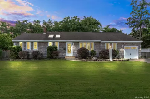 324 Durkee Ln, Brookhaven, NY 11772