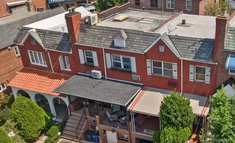 51-29 69th Pl, New York, NY 11377