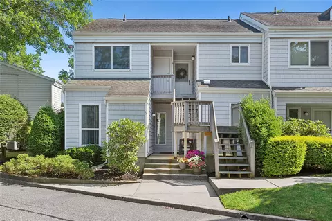 220 Montauk Hwy #34, Southampton, NY 11972