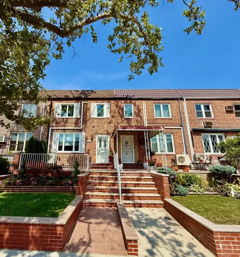 6365 76th St, New York, NY 11379