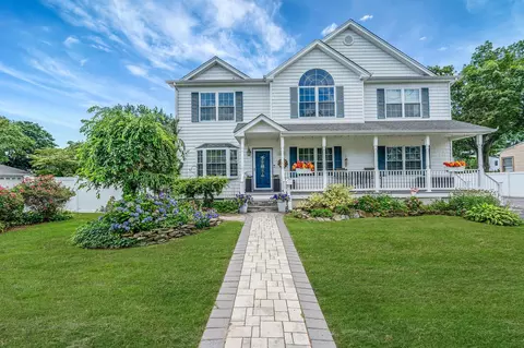 1485 3rd St, West Babylon, NY 11704