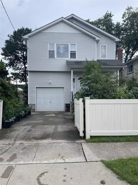 199 Wellesley St, Hempstead, NY 11550