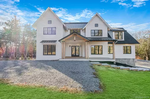 475 West Ln, Aquebogue, NY 11931
