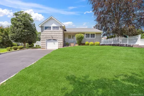 4 Jonquill Ln, Kings Park, NY 11754