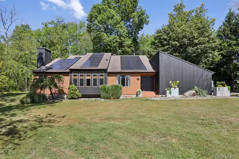 7 Elizabeth Ct, Ramapo, NY 10977