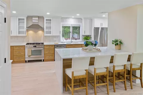 13 Bittersweet Ave S, Hampton Bays, NY 11946