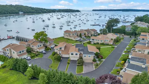 12 Fairwind Ct, Northport, NY 11768