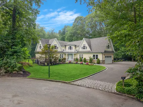 5 Ivory Ct, East Northport, NY 11731
