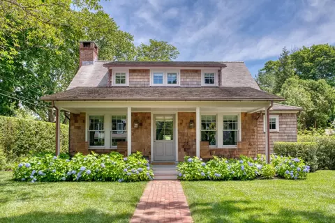 128 Halsey St, Southampton, NY 11968