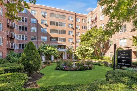 6738 108 Street Rd #47A, Forest Hills, NY 11375
