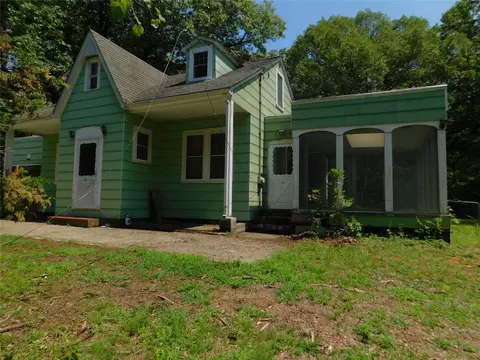 68 Chapel Rd, Newburgh, NY 12550