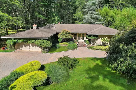 44 Woodhaven Dr, Clarkstown, NY 10956
