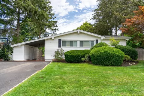 36 Hayrick Ln, Commack, NY 11725