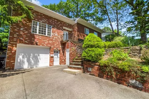 12 Clifford Pl, Harrison, NY 10528