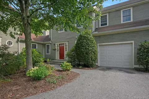3303 Victoria Dr, Mount Kisco, NY 10549