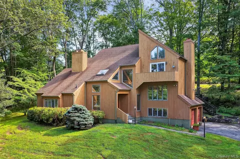 215 Hessian Hills Rd, Cortlandt, NY 10520