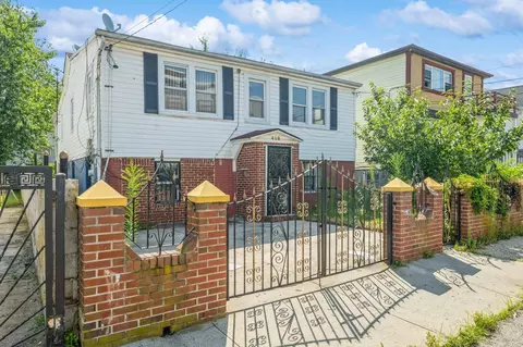 418 Beach 29th St, New York, NY 11691