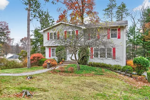 6 Sayer Rd, Blooming Grove, NY 10914
