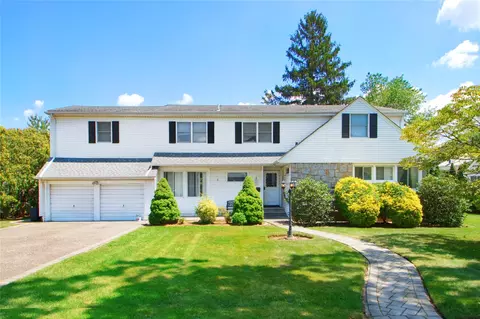 143 Tanners Pond Rd, Garden City, NY 11530