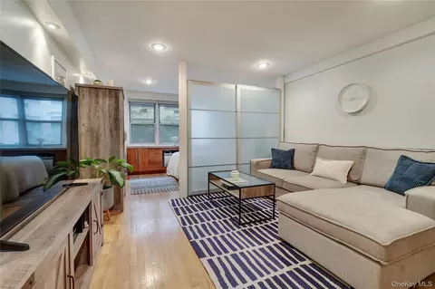 321 E 45th St #4H, New York, NY 10017