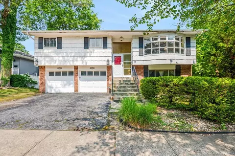 33 Gaines St, Huntington, NY 11743
