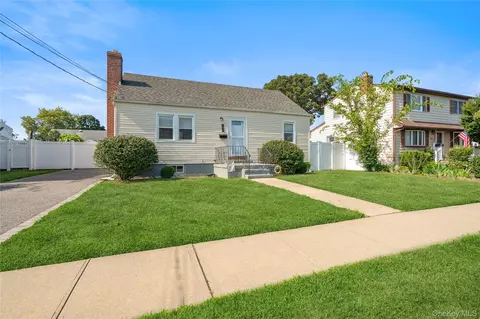 109 Plitt Ave, Farmingdale, NY 11735