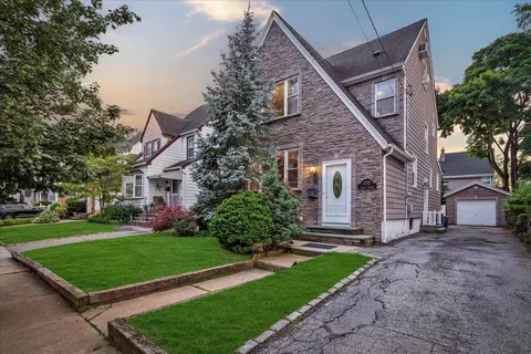 132 Locust St, Valley Stream, NY 11581