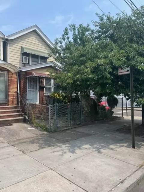 87-21 139th St, Jamaica, NY 11435
