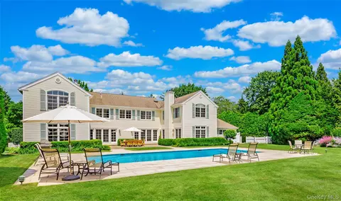 107 Edgewood Ave, Bridgehampton, NY 11932