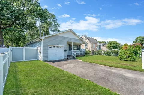 60 Overland Ave, Amityville, NY 11701