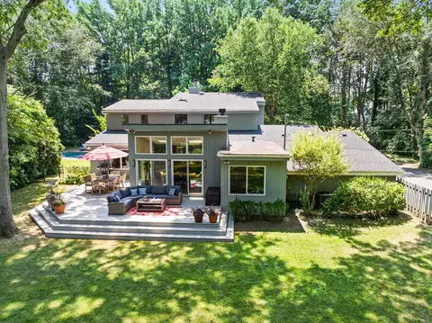 85 Greenlawn Rd, Huntington, NY 11743