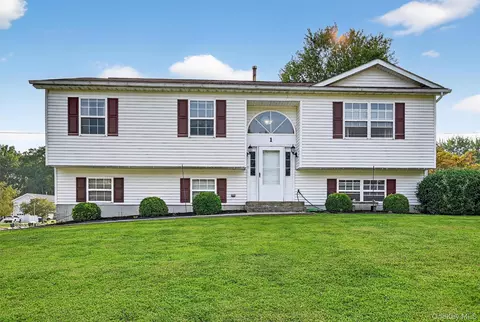 1 Windsor Square Dr, New Windsor, NY 12553