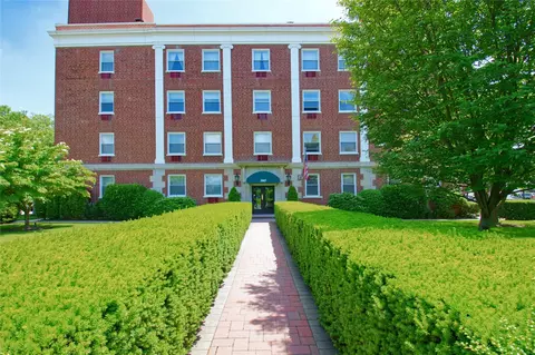 360 Stewart Ave #3B, Garden City, NY 11530