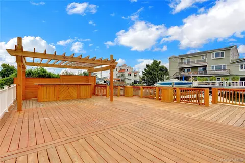 62 Clark St, Long Beach, NY 11561