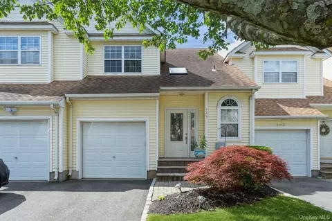 125 Cinnamon Ct, Melville, NY 11747