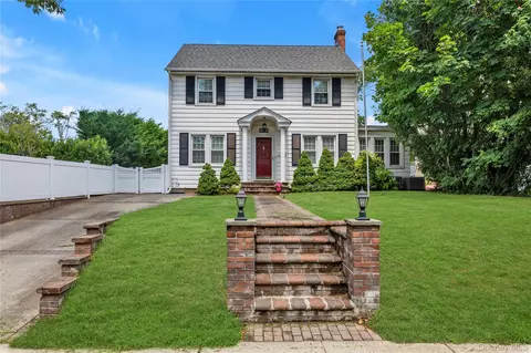 473 Lakeview Ave, Rockville Centre, NY 11570
