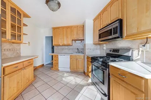 3121 Middletown Rd #2K, New York, NY 10461