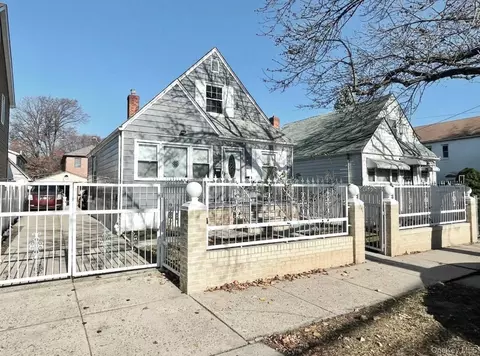162-15 77 Ave, New York, NY 11366