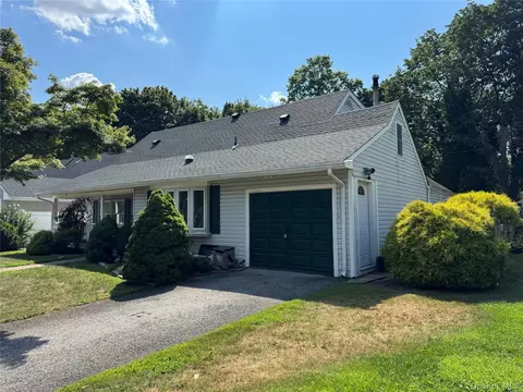 332 Jamaica Blvd, North Hempstead, NY 11514