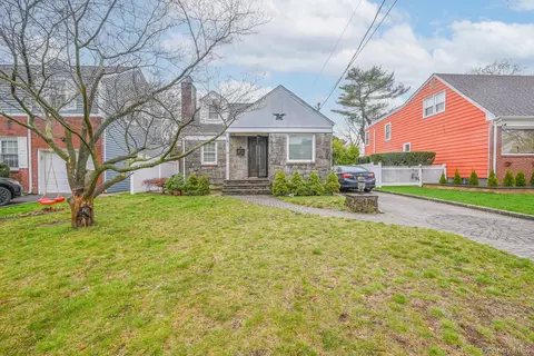 216 Home St, Valley Stream, NY 11580
