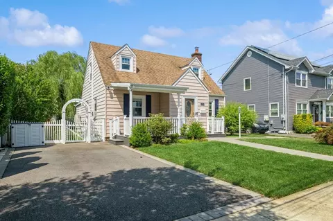 239 Stephen St, North Bellmore, NY 11710