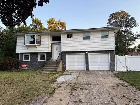 160 Van St, Brentwood, NY 11717