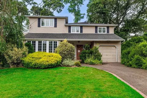 185 Maxine Ct, West Hempstead, NY 11552