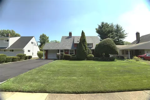 191 Acre Ln, Hicksville, NY 11801