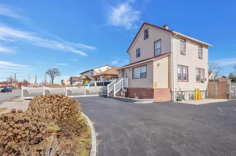 1243 Peapond Rd, North Bellmore, NY 11710